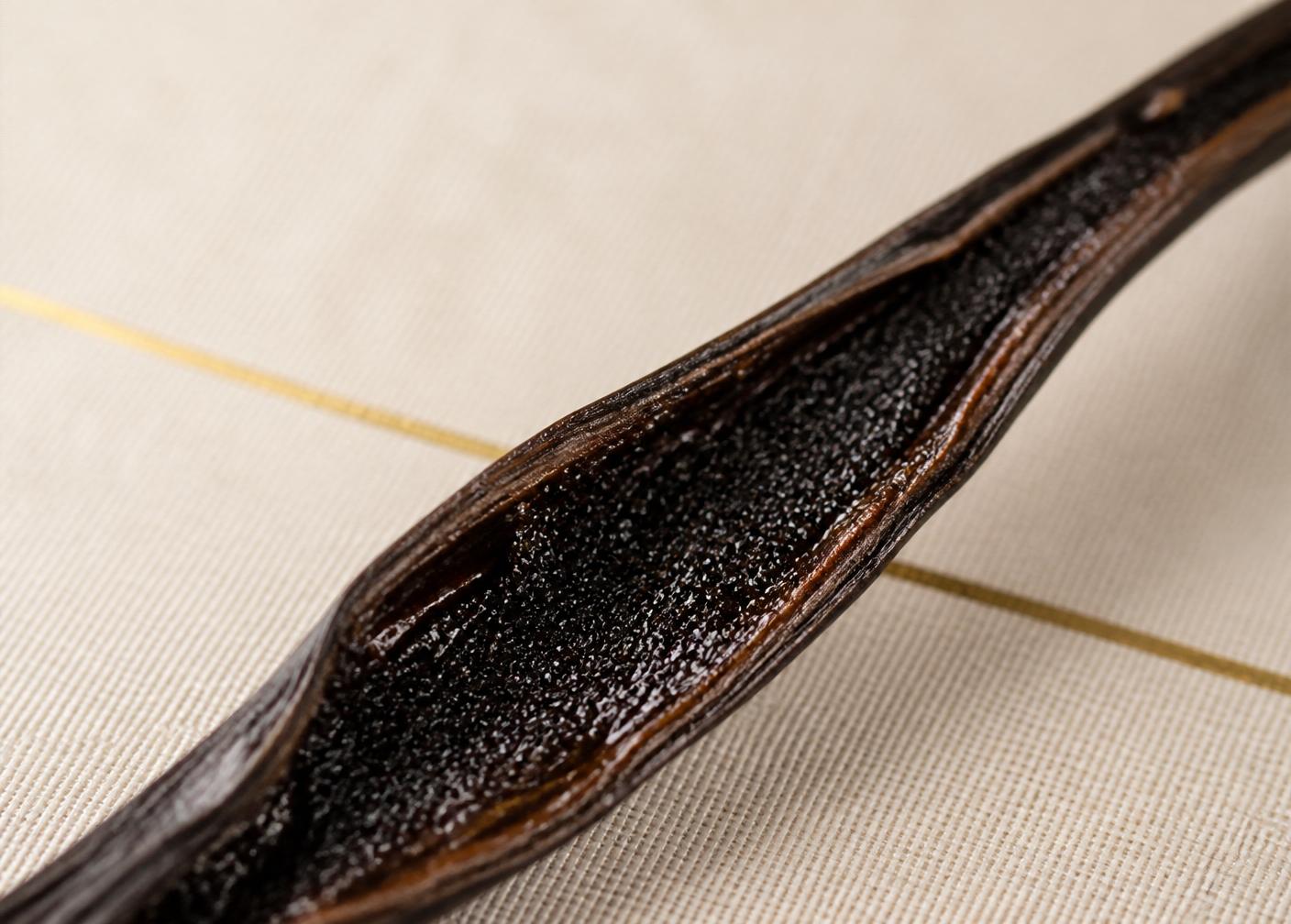 Split vanilla pod revealing seeds